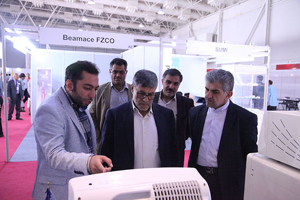 بازدید دکتر شجاعی از غرفه مرکز تحقیقات پزشکی قانونی در نمایشگاه ایران هلث