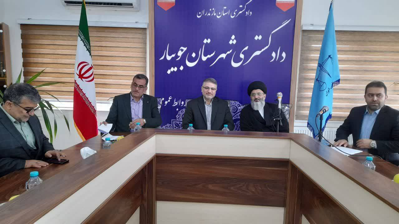 کشاورزان و صنعتگران خط مقدم تولید در کشور هستند
